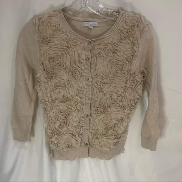 New York & Company Rose Petals Cardigan/ Sweater Sz XS Button Up L. Sleeve - Picture 3 of 7